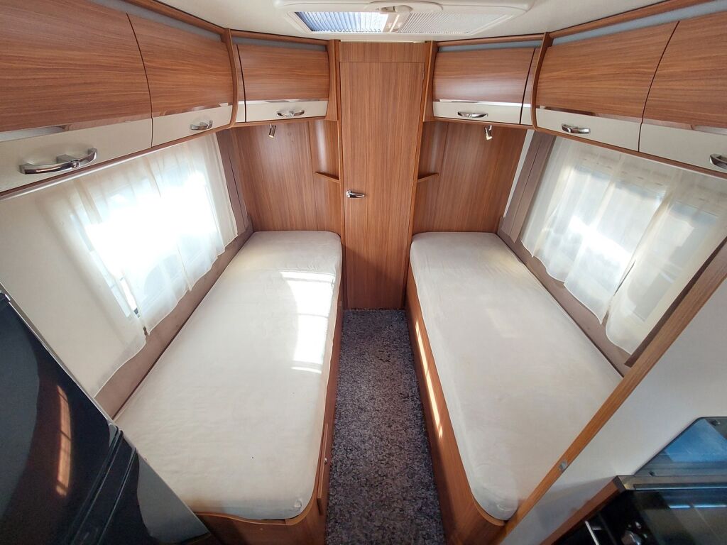 Adria Coral Plus S 670 SLT 2013 Valkoinen