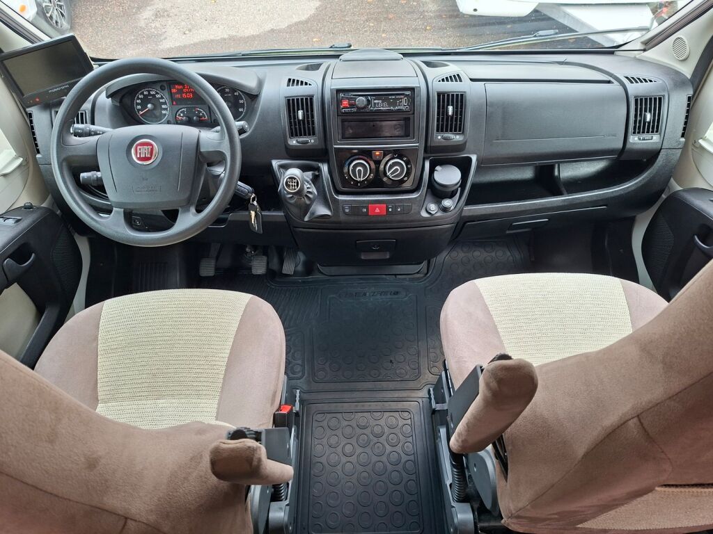 Adria Coral Plus S 670 SLT 2013 Valkoinen