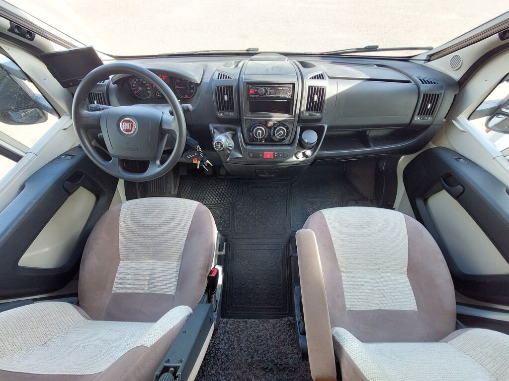 Adria Coral Plus S 670 SLT 2013 Valkoinen