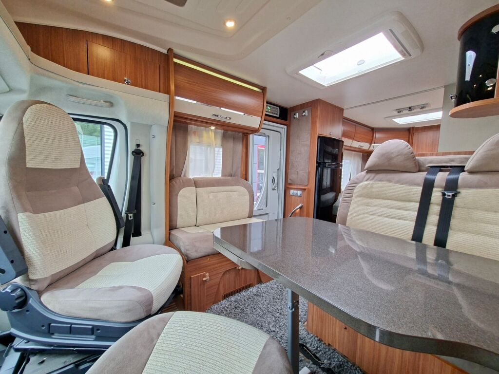Adria Coral Plus S 670 SLT 2013 Valkoinen