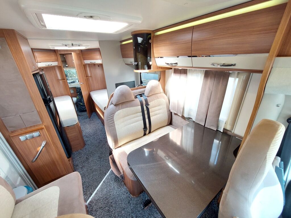 Adria Coral Plus S 670 SLT 2013 Valkoinen