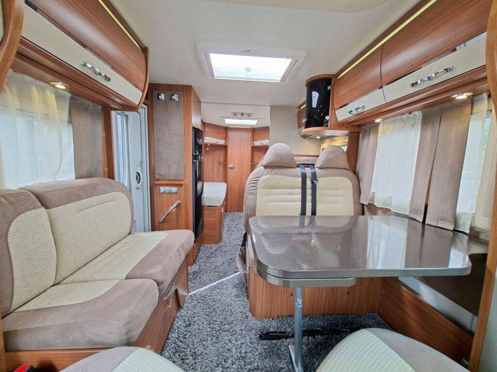 Adria Coral Plus S 670 SLT 2013 Valkoinen