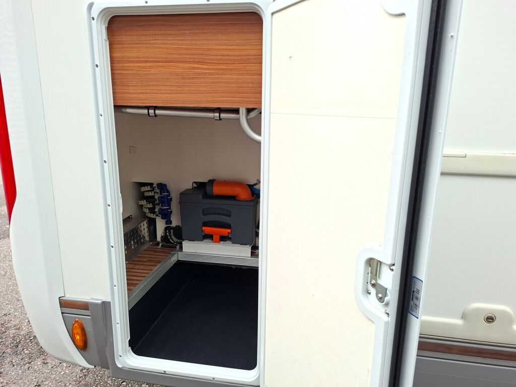 Adria Coral Plus S 670 SLT 2013 Valkoinen