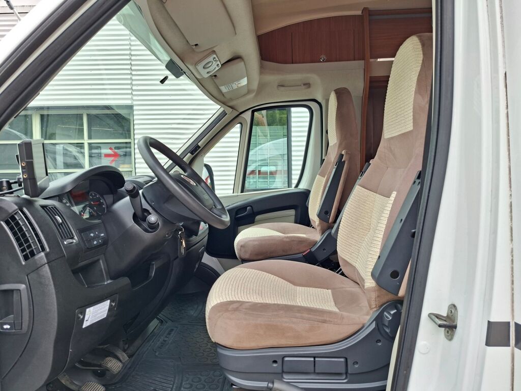 Adria Coral Plus S 670 SLT 2013 Valkoinen