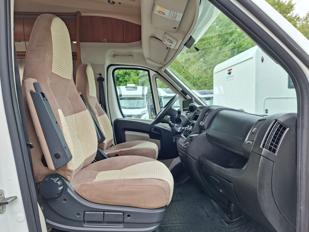 Adria Coral Plus S 670 SLT 2013 Valkoinen