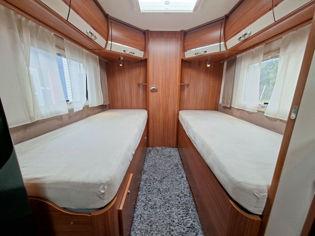 Adria Coral Plus S 670 SLT 2013 Valkoinen