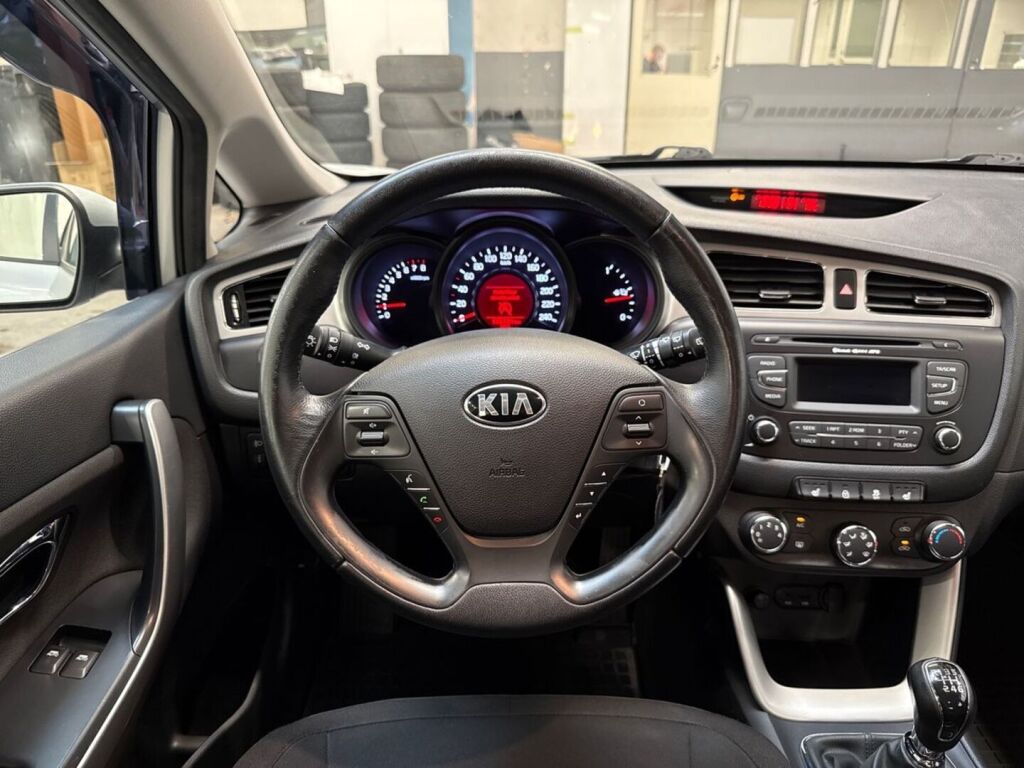 Kia Ceed 2013 Hopea