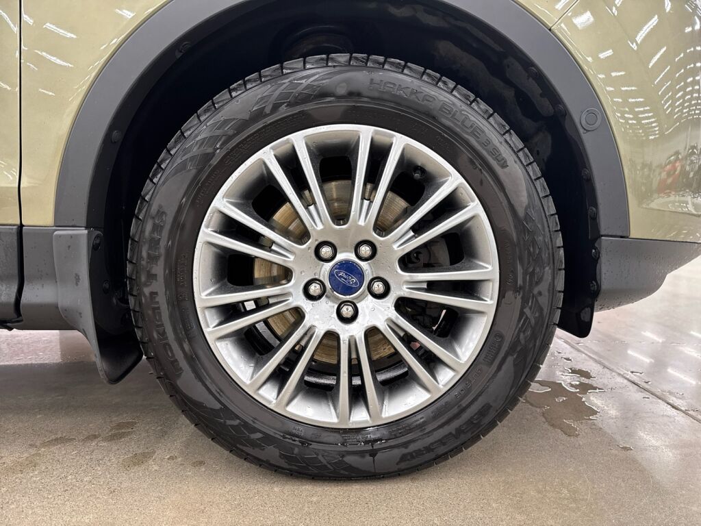 Ford Kuga 2013 Ruskea (beige)