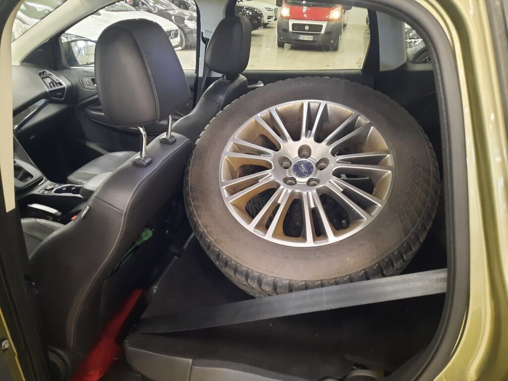 Ford Kuga 2013 Ruskea (beige)