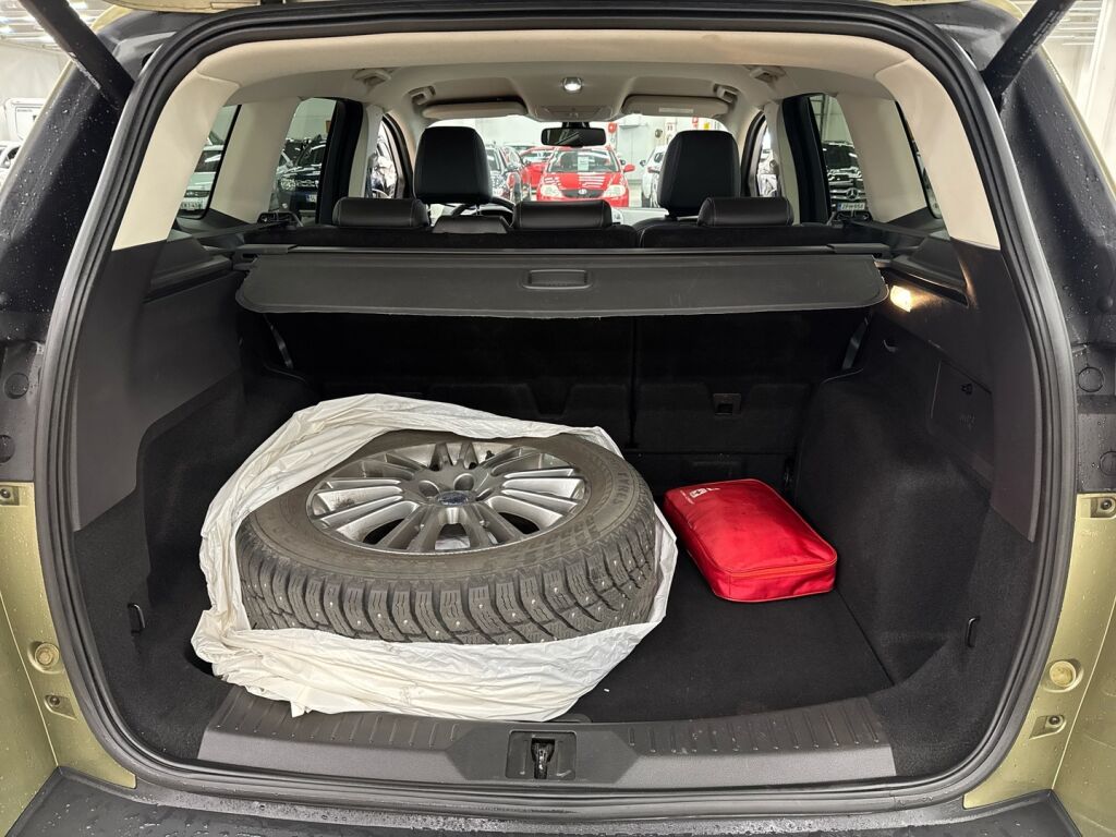 Ford Kuga 2013 Ruskea (beige)