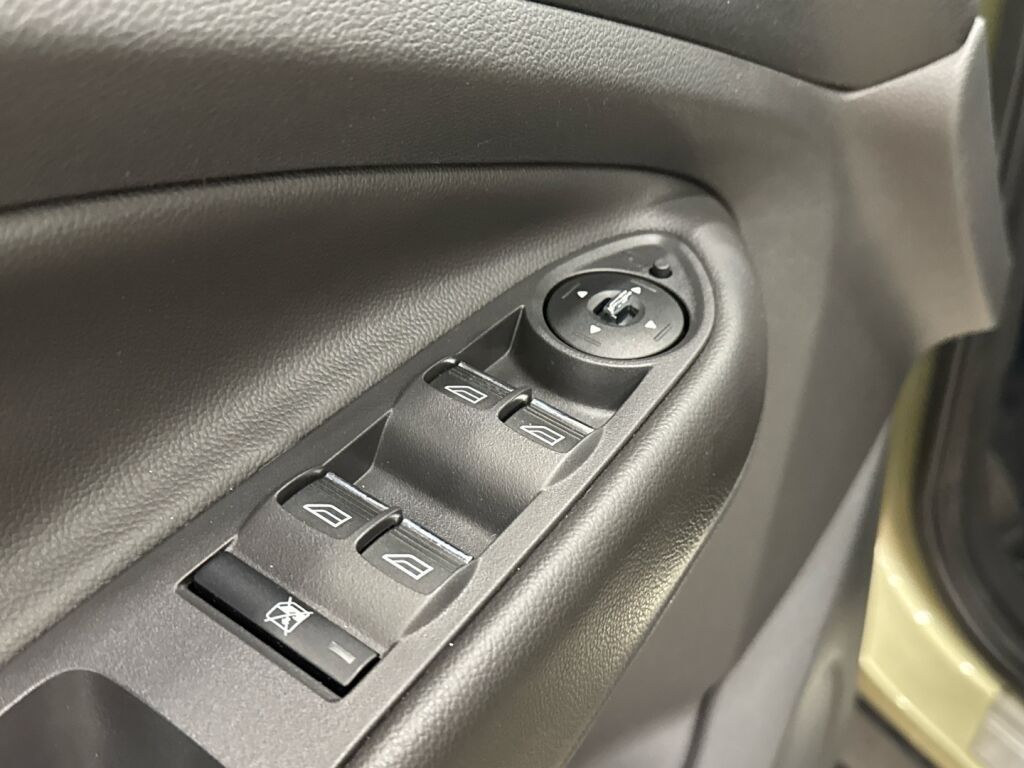 Ford Kuga 2013 Ruskea (beige)