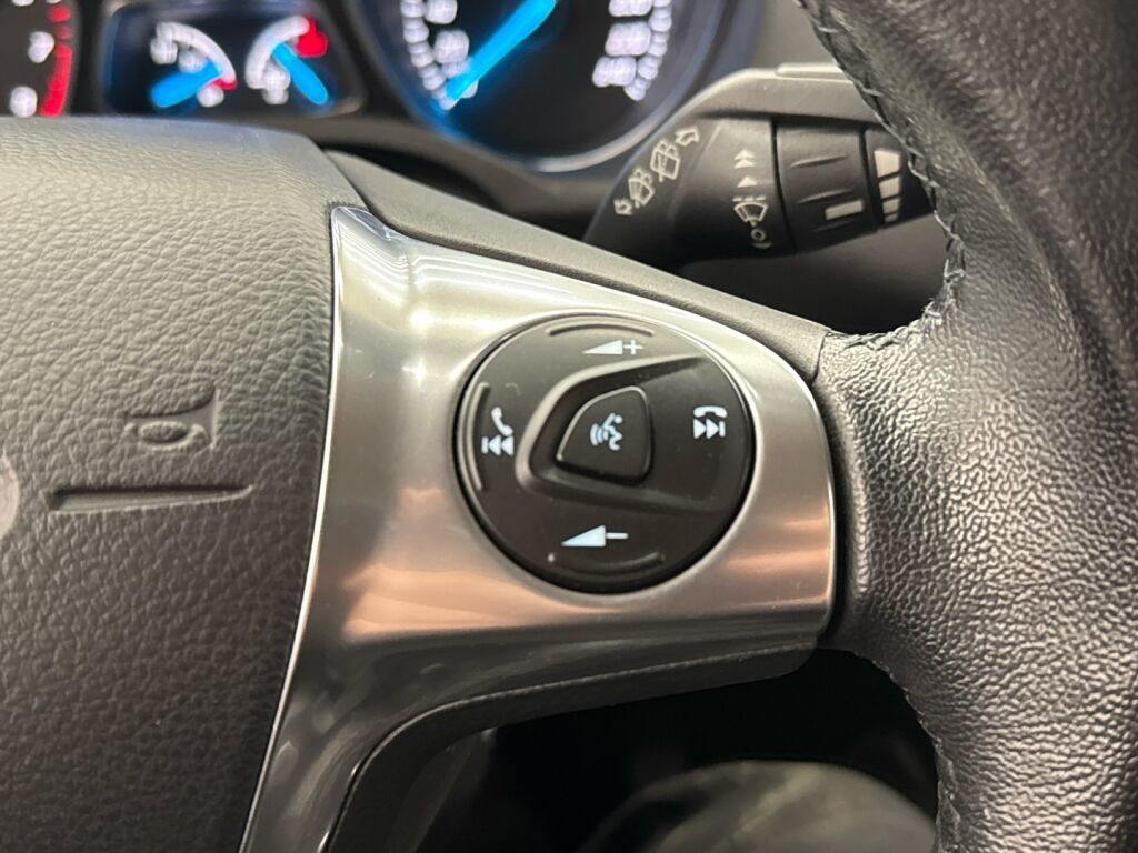 Ford Kuga 2013 Ruskea (beige)