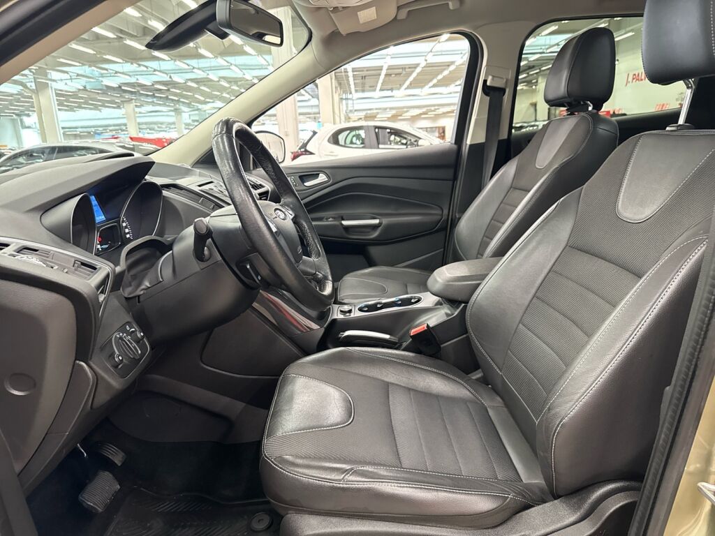 Ford Kuga 2013 Ruskea (beige)