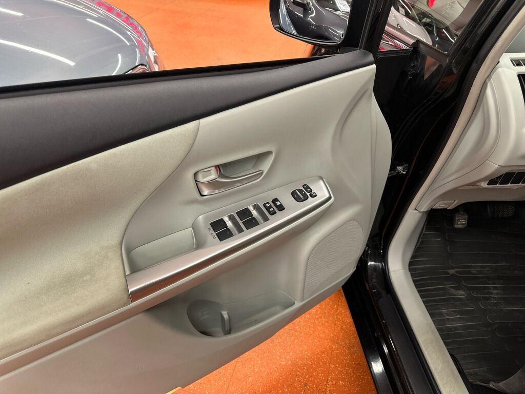 Toyota Prius+ 2013 Musta