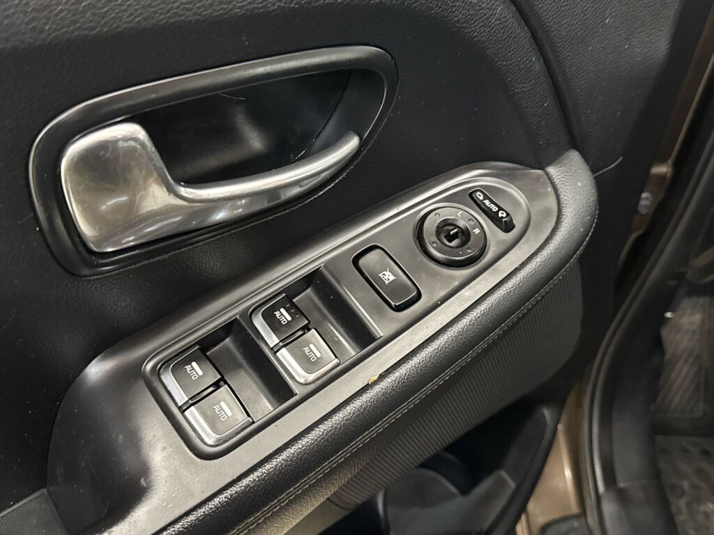 Kia Carens 2013 Ruskea (beige)