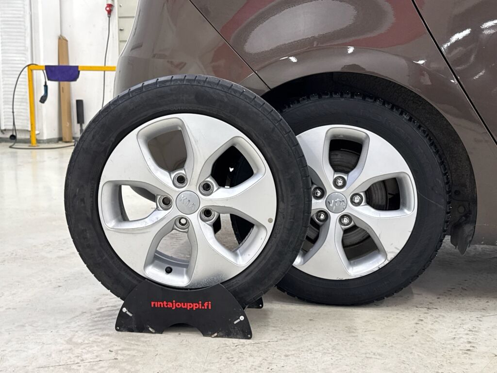 Kia Carens 2013 Ruskea (beige)