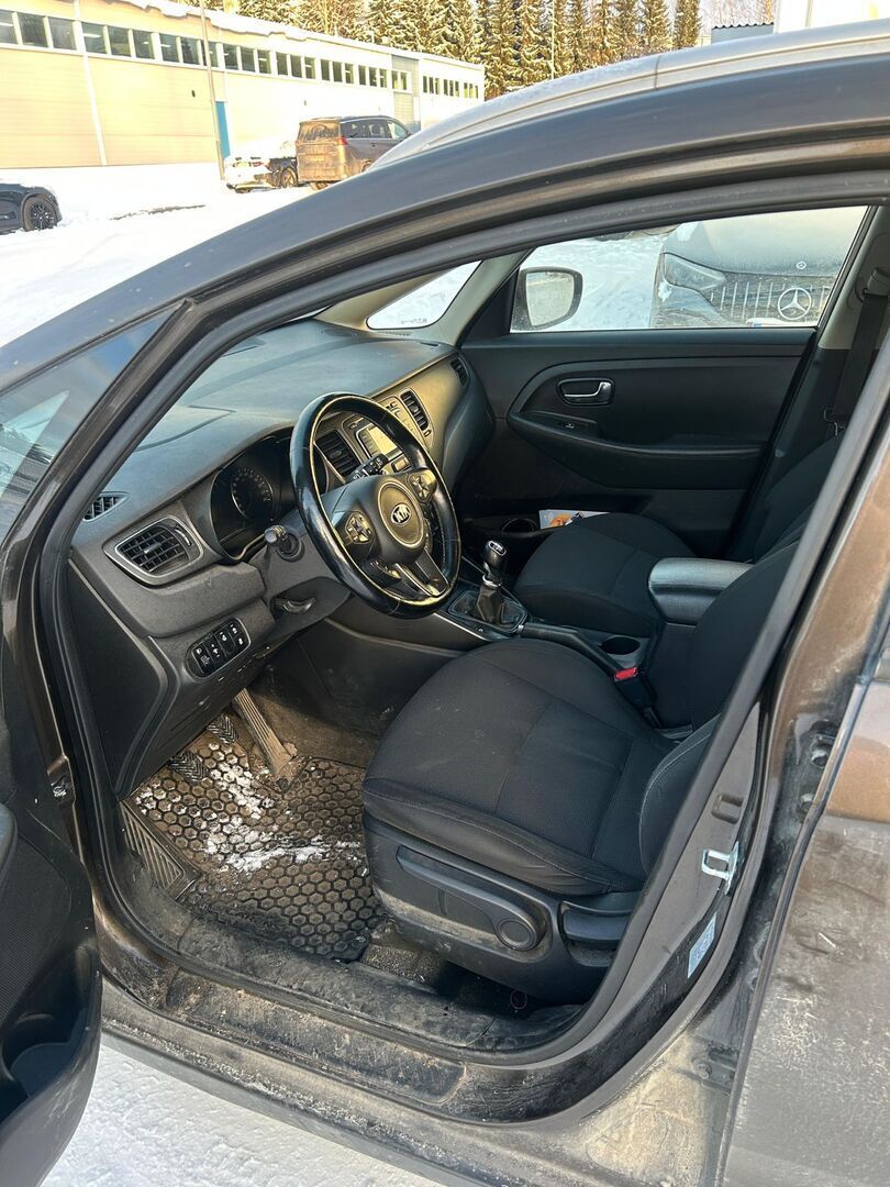 Kia Carens 2013 Ruskea (beige)