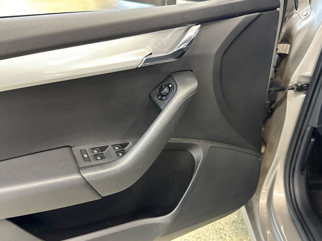 Skoda Octavia 2013 Ruskea (beige)