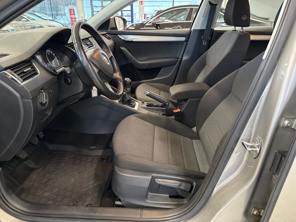 Skoda Octavia 2013 Ruskea (beige)