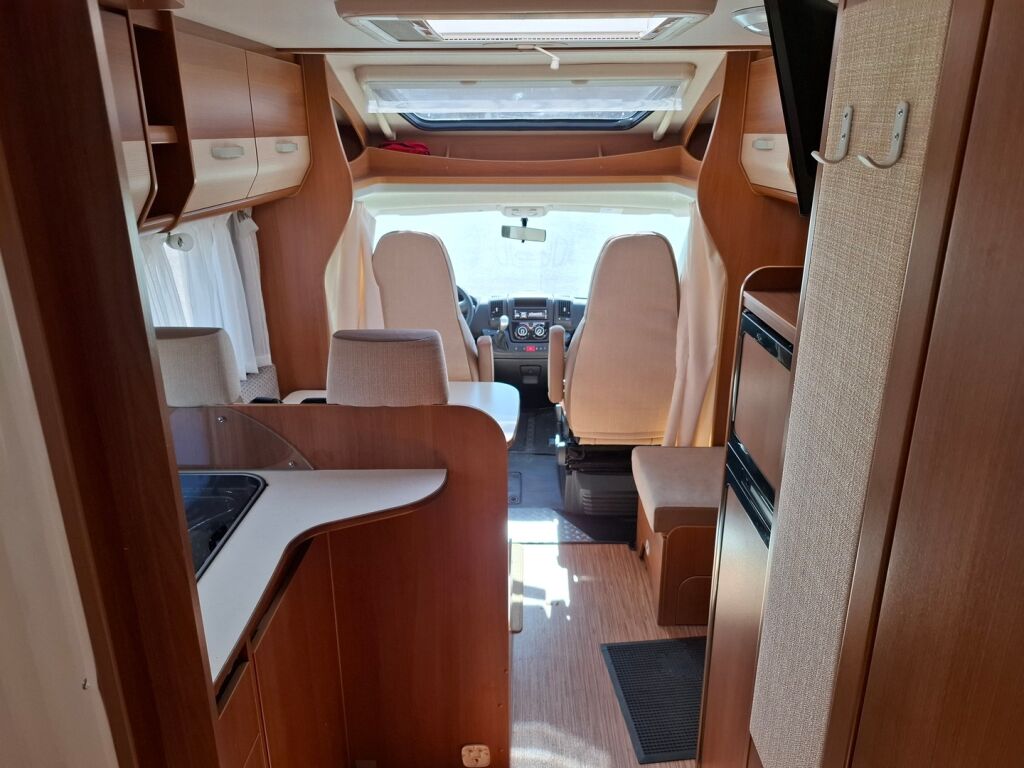 Carado T 447 2013 Valkoinen