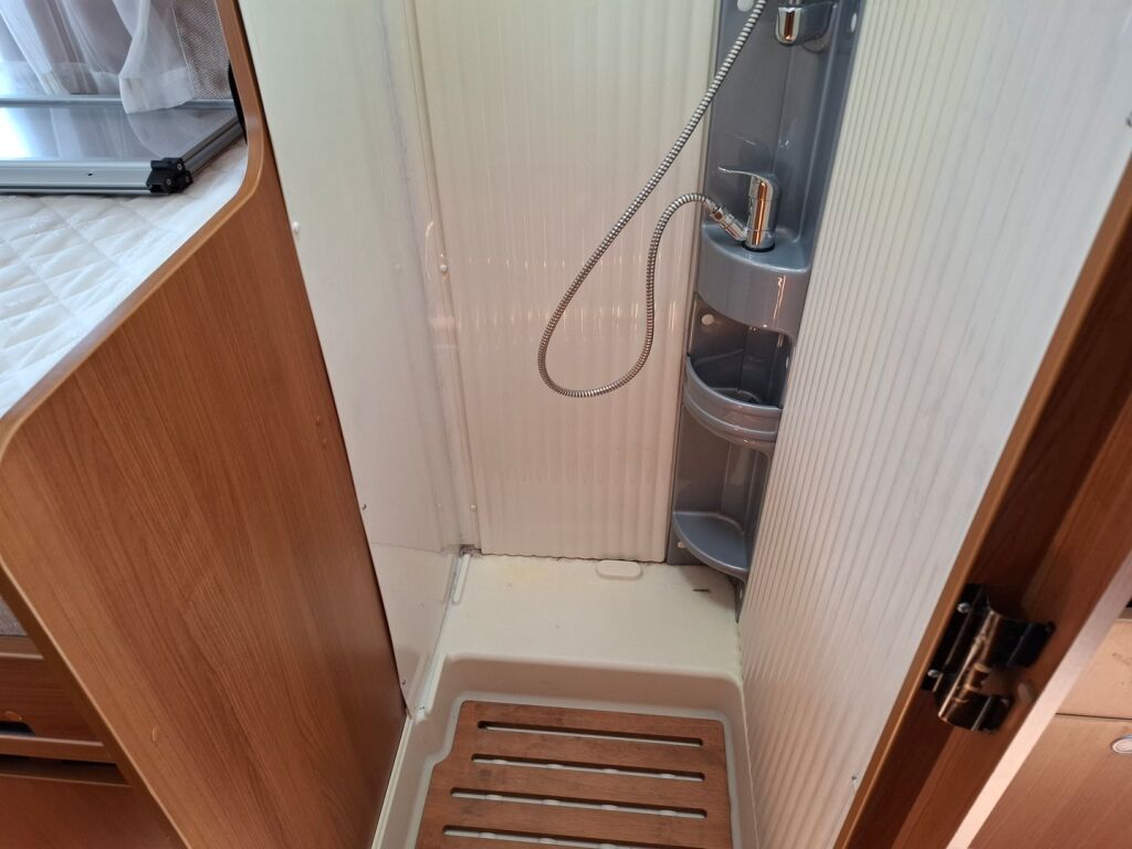 Carado T 447 2013 Valkoinen