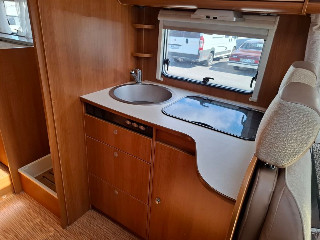 Carado T 447 2013 Valkoinen