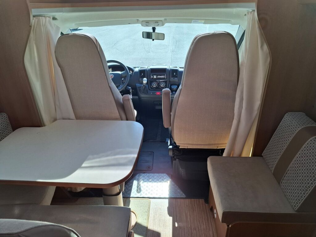 Carado T 447 2013 Valkoinen