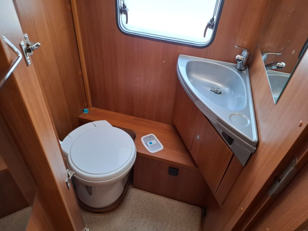 Carado T 447 2013 Valkoinen