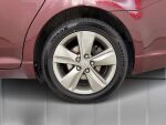 Toyota Avensis 2015 Punainen