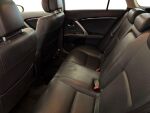 Toyota Avensis 2015 Punainen