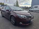 Toyota Avensis 2015 Punainen