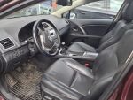 Toyota Avensis 2015 Punainen
