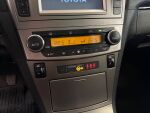 Toyota Avensis 2015 Punainen
