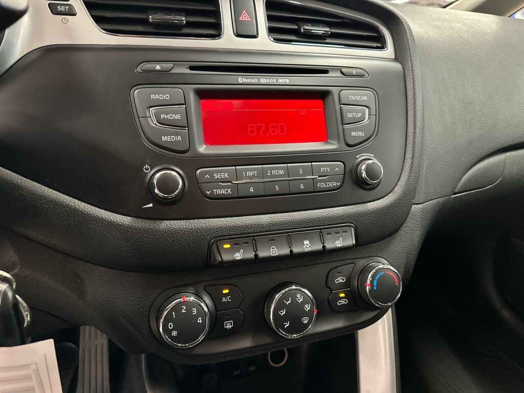 Kia Ceed 2015 Punainen