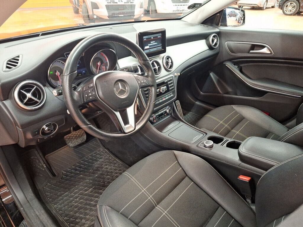Mercedes-Benz CLA 2014 Musta