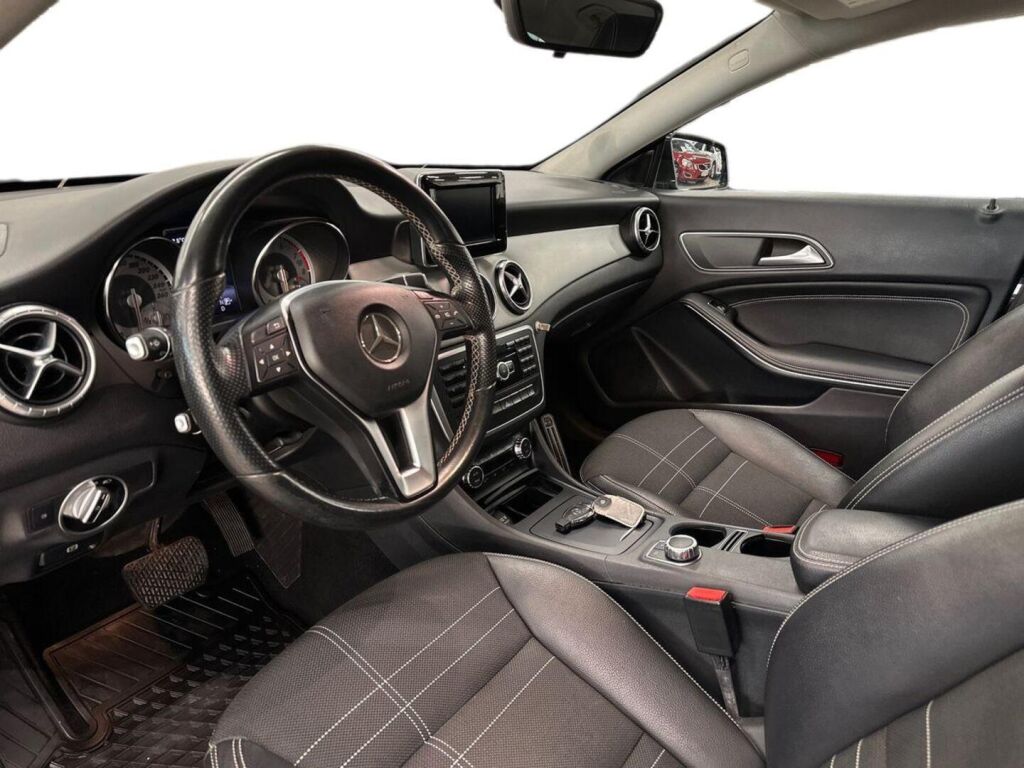 Mercedes-Benz CLA 2014 Musta