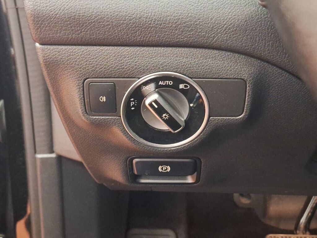 Mercedes-Benz CLA 2014 Musta