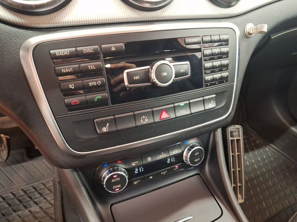 Mercedes-Benz CLA 2014 Musta