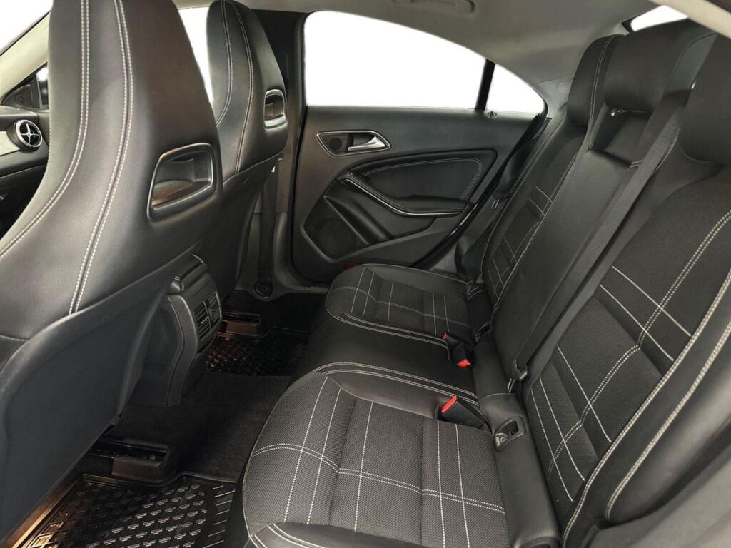 Mercedes-Benz CLA 2014 Musta