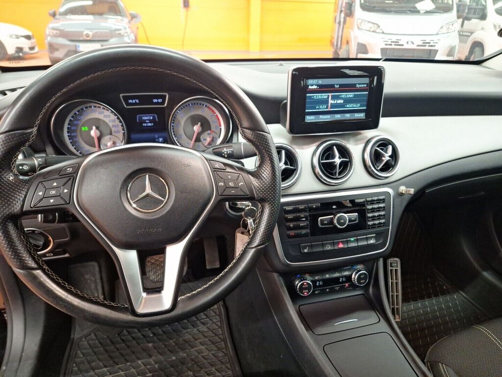 Mercedes-Benz CLA 2014 Musta
