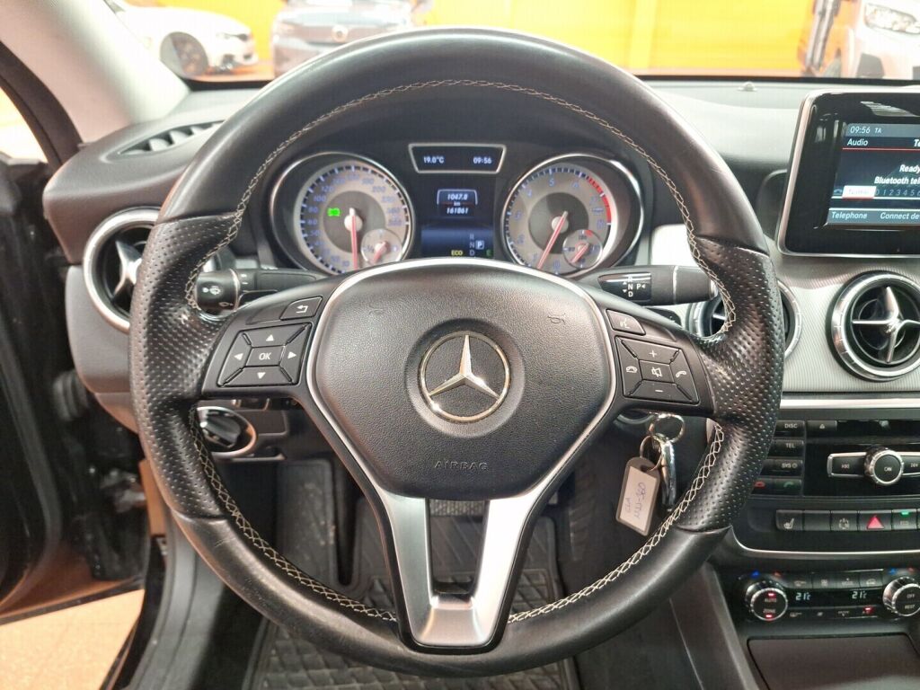 Mercedes-Benz CLA 2014 Musta