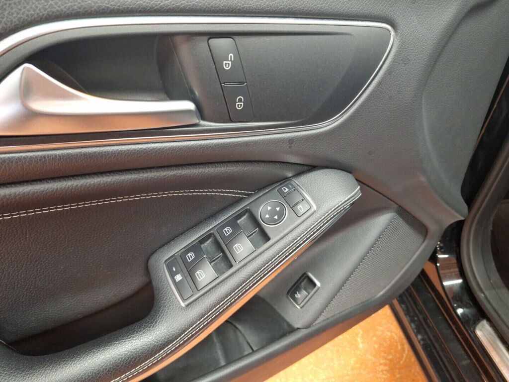 Mercedes-Benz CLA 2014 Musta