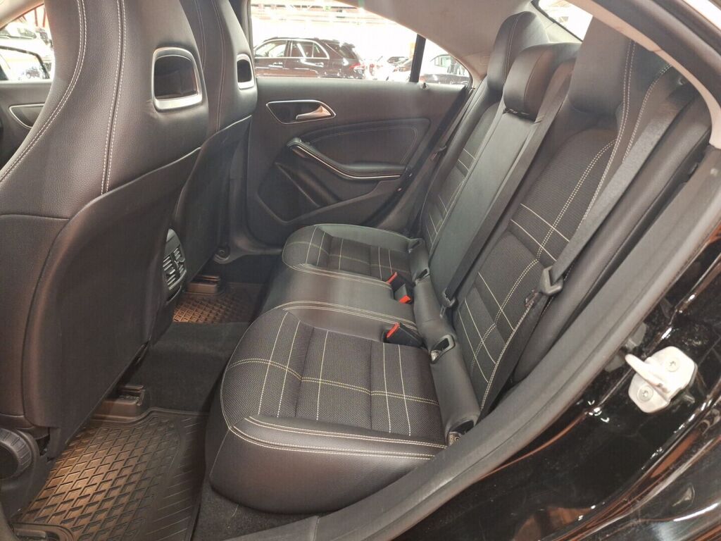 Mercedes-Benz CLA 2014 Musta