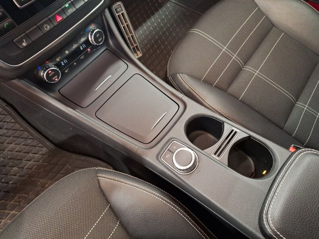 Mercedes-Benz CLA 2014 Musta