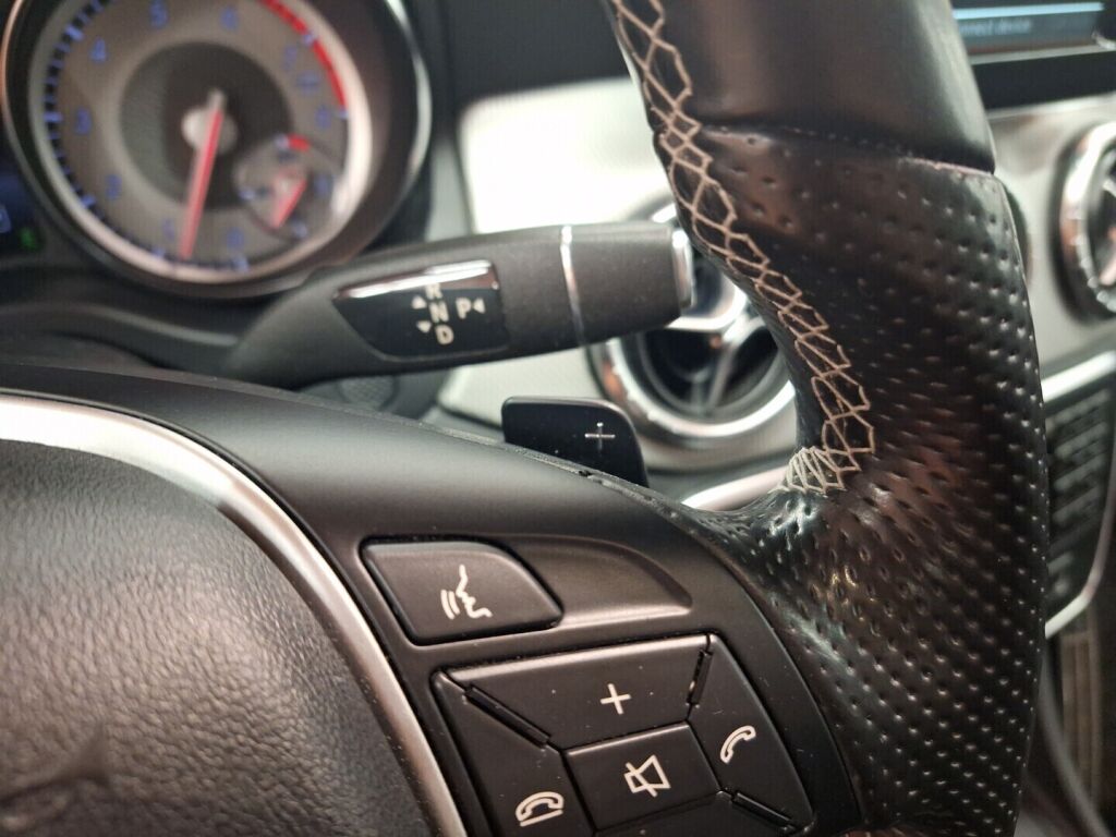 Mercedes-Benz CLA 2014 Musta