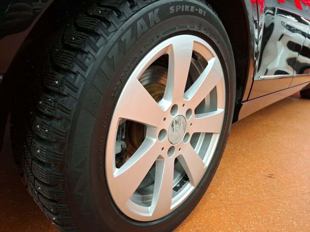 Mercedes-Benz C 2010 Musta