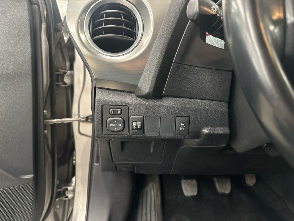 Toyota Auris 2014 Ruskea (beige)