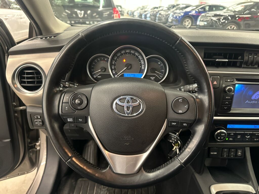 Toyota Auris 2014 Ruskea (beige)