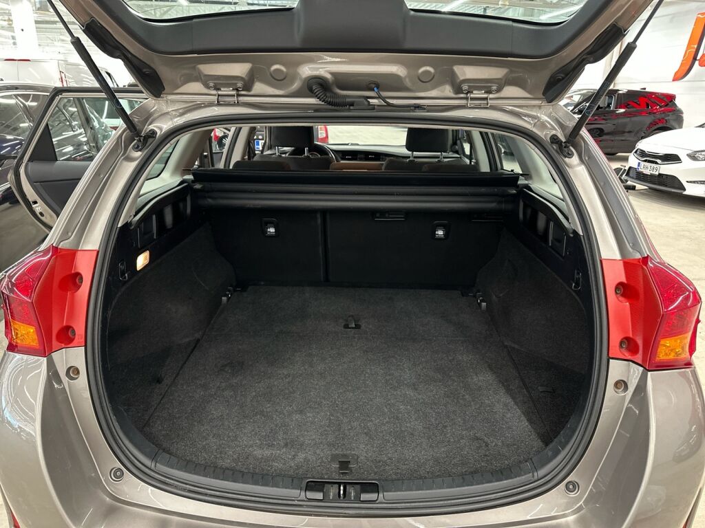 Toyota Auris 2014 Ruskea (beige)