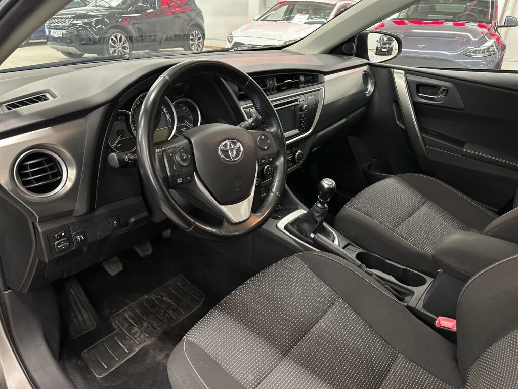Toyota Auris 2014 Ruskea (beige)